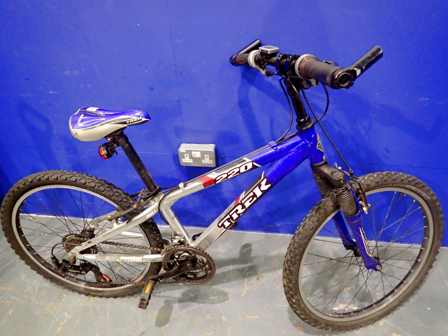 Trek MT200 21 speed 11 inch frame 22 inch wheel childrens mountain bike ...