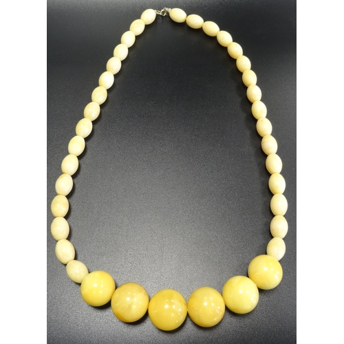 126 - UNUSUAL YELLOW AMBER BEAD NECKLACE
the front section with six larger round beads flanked by smaller ... 