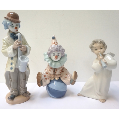 170 - LLADRO PORCELAIN FIGURINE
of a clown playing the saxophone, marked 5471, E-1J, 23cm high, boxed; Lla... 