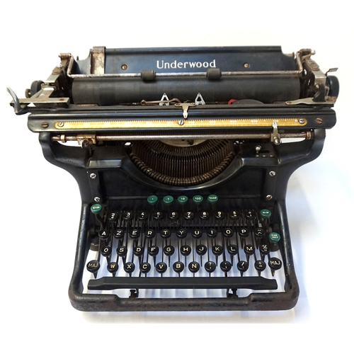 238 - VINTAGE UNDERWOOD ELLIOTT FISHER TYPEWRITER
with an AZERTY keyboard