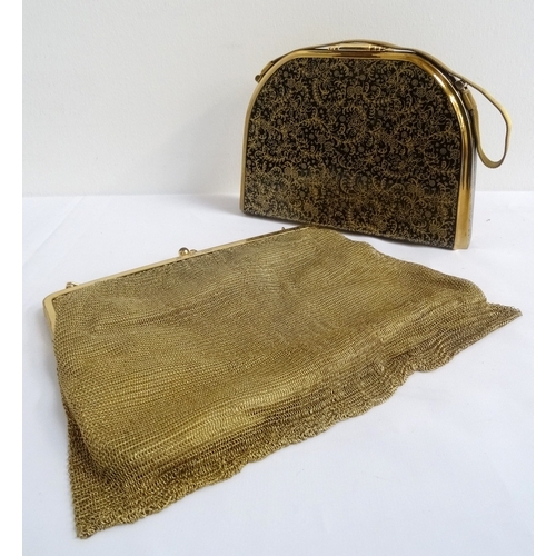 252 - 1950s HARD SHELL EVENING BAG BY STRATTON
with floral gilt decoration on a black ground, opening to r... 