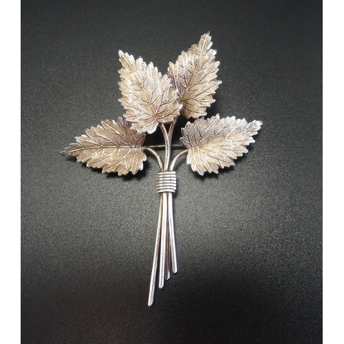 122 - SILVER BROOCH
in the form of a bunch of leaves