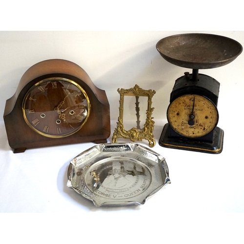 212 - SMALL LOT OF COLLECTABLES
includes a Smiths chiming mantel clock with key, small brass framed pictur... 