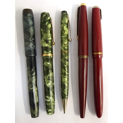 215 - CONWAY STEWART No.479 FOUNTAIN PEN
with 14ct gold nib, Wahl-Eversharp fountain pen with 14K gold nib... 