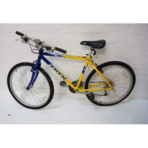 256 - TREK 800 SPORT MOUNTAIN BIKE
with quick release wheels, Shimano V brakes and Shimano 21 speed gears