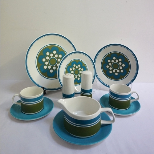 170 - RETRO J & G MEAKIN STUDIO POTTERY DINNER SERVICE
with stylised green and blue decoration, comprising... 