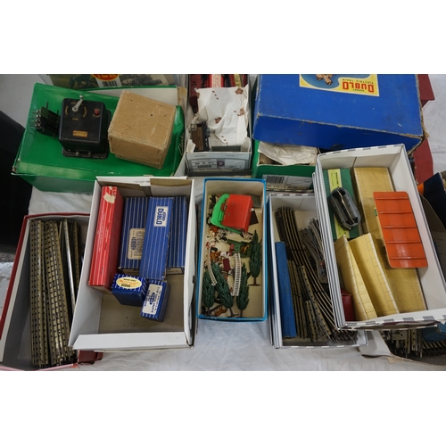 261 - LARGE SELECTION OF HORNBY DUBLO AND OTHER RAILWAYANA
including a boxed collection including controll... 