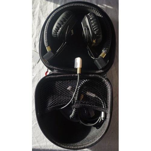 413 - MARSHALL MAJOR II ON-EAR STEREO HEADPHONES
With case.