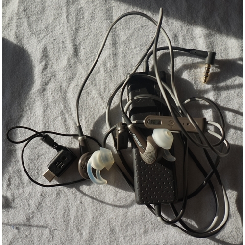 426 - BOSE QUIETCOMFORT 20 IN-EAR ACOUSTIC NOISE-CANCELLING EARPHONES
With case.