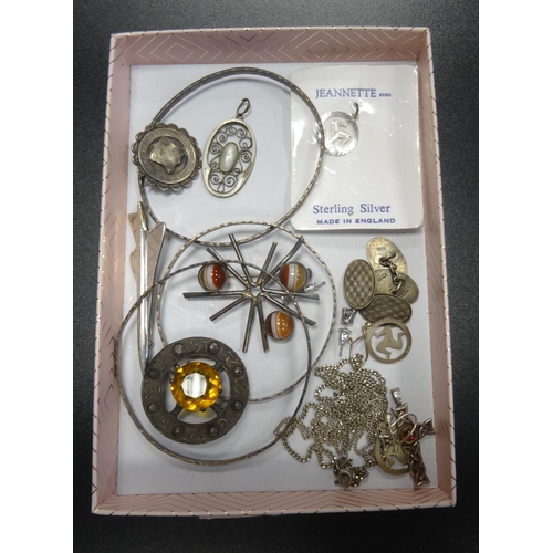 121 - SELECTION OF SILVER JEWELLERY
including an agate set brooch, a citrine set brooch (pin lacking), a c... 