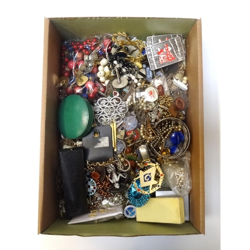 148 - SELECTION OF VINTAGE AND LATER COSTUME JEWELLERY
including a cased mother of pearl stud set, a rolle... 