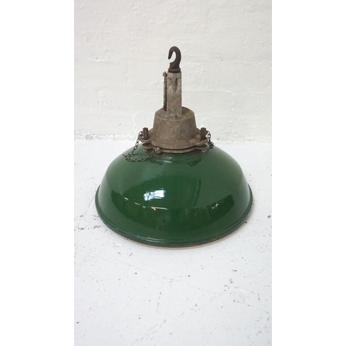 559 - INDUSTRIAL CEILING LIGHT
with a suspension hook above an aluminium housing with a circular shaped gr... 