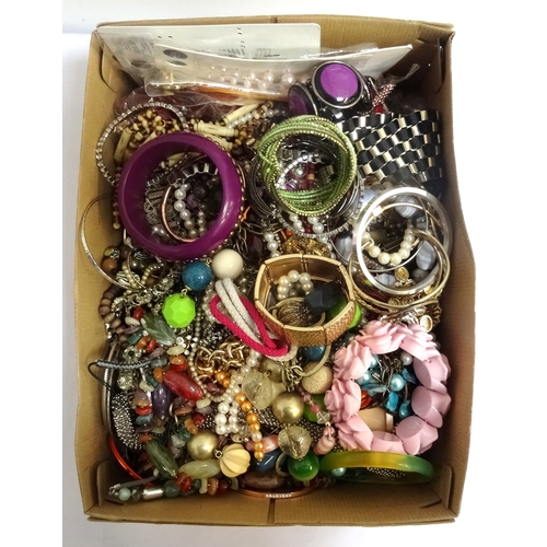 66 - LARGE SELECTION OF COSTUME JEWELLERY
including simulated pearl necklaces, bead necklaces, bracelets,... 