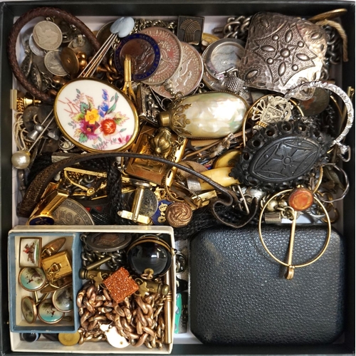 97 - GOOD SELECTION OF VINTAGE COSTUME JEWELLERY
including a gold plated Albert chain and curb link brace... 