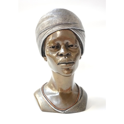 256 - CASPER DARARE (South African)
Bronze African bust of a young lady, signed 'Casper D. 33/75', 23.5cm ... 