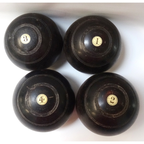 322 - SET OF 'THOMAS TAYLOR GLASGOW' LAWN BOWLS
with ivory buttons and original cardboard box