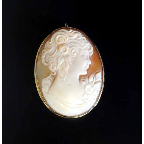 103 - SHELL CAMEO BROOCH PENDANT
depicting a young woman in profile, in nine carat gold mount, 4.1cm high ... 