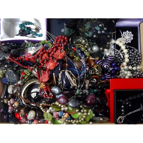 176 - COLLECTION OF COSTUME JEWELLERY
bead necklaces, pendants and boxed items, 1 tray