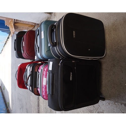 77 - SELECTION OF TEN USED AND EMPTY SUITCASES
ncluding American Tourister, Samsonite, Sentor, Dunlop etc