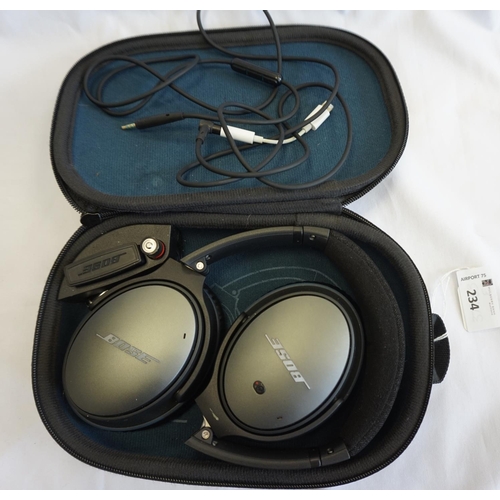 234 - BOSE QC25 ON-EAR ACOUSTIC NOISE CANCELLING HEADPHONES
With case.