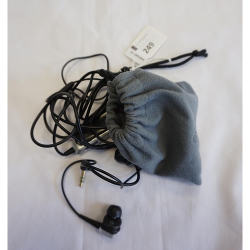 249 - SONY MDR-NC22 IN-EAR NOISE CANCELLING HEADPHONES
With pouch.