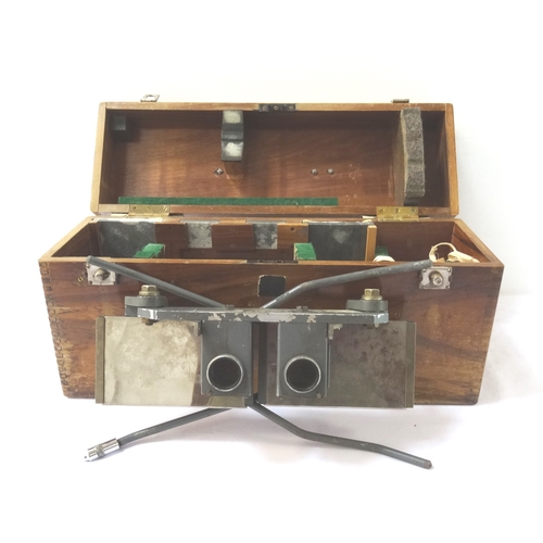 321 - CASED STEREOSCOPE UNIVERSAL TYPE SV.3
marked to the folding mirror C.F.C B29, cased