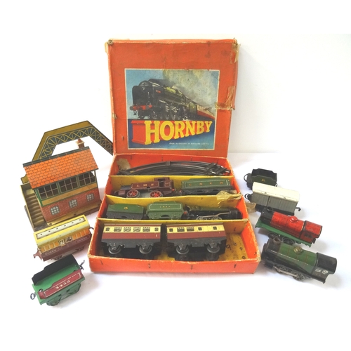 418 - LARGE SELECTION OF CLOCKWORK 'O' GAUGE RAILWAY
including the Hornby Goods Set No; 20 boxed, together... 