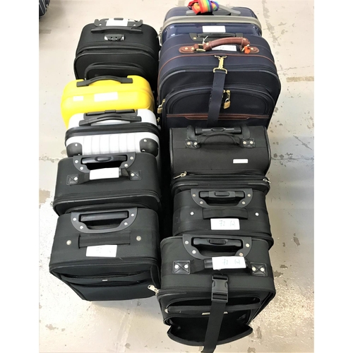 72 - SELECTION OF TEN SUITCASES
Various sizes.  Empty.  Including: American Tourister, Tra-G, IT Luggage,... 