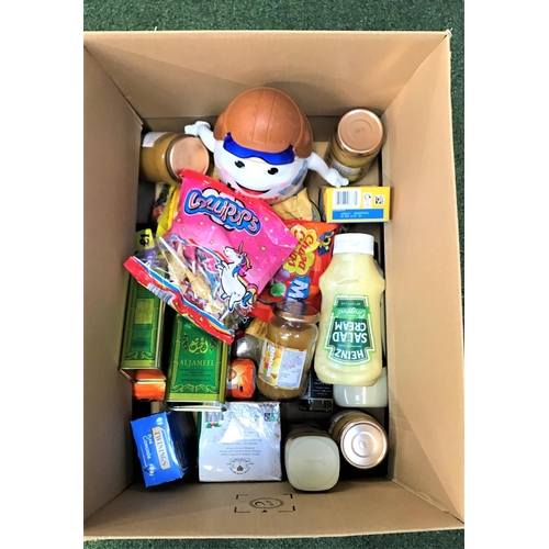 84 - ONE BOX OF CONSUMABLE ITEMS
including: Tea, coffee, sweets and candy, Kinder, lemon curd, olive oil,... 