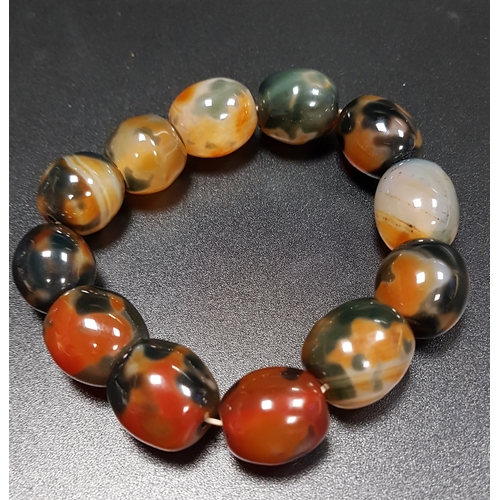 86 - ATTRACTIVE AGATE BEAD BRACELET
comprising of twelve beads in green, white and orange