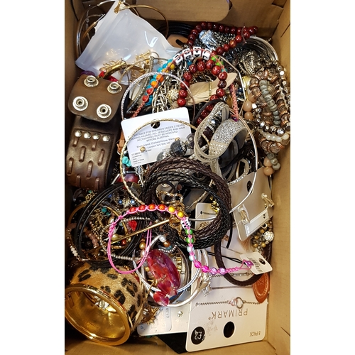 64 - SELECTION OF COSTUME JEWELLERY
including bracelets, bangles, necklaces, pendants and brooches, etc.,... 