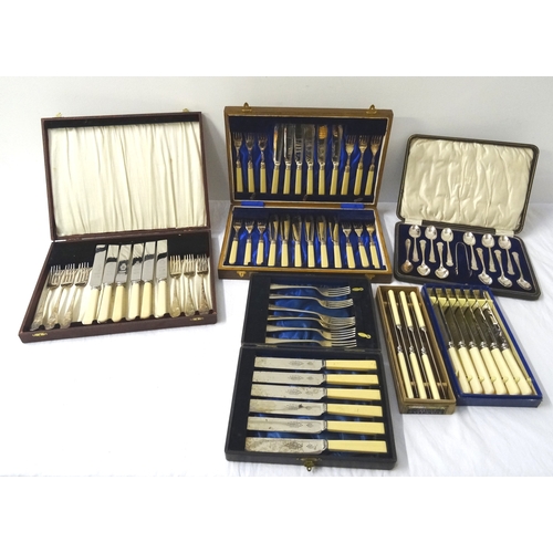 212 - SELECTION OF CASED SILVER PLATED FLATWARE
including a set of tea spoons and sugar tongs, set of six ... 