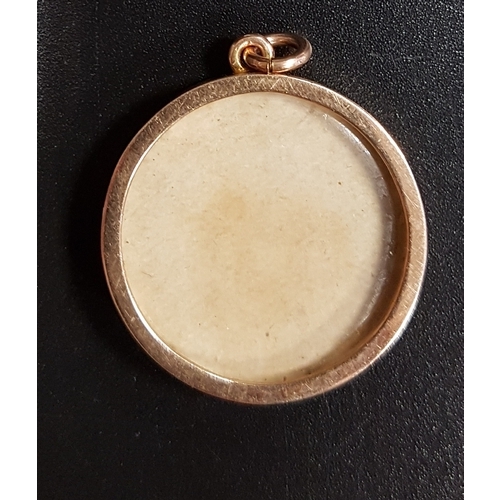 194 - NINE CARAT GOLD MOUNTED CIRCULAR LOCKET PENDANT
one side with glazed panel, 2.5cm diameter