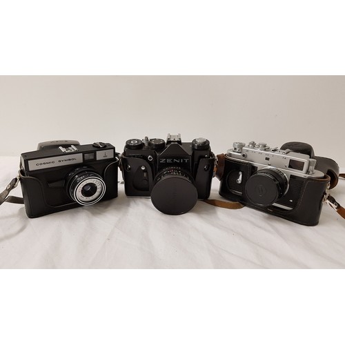 352 - ZENIT 35mm FILM 11 CAMERA
with a Helios - 44m lens, Zenit 35mm film EM camera with a Helios - 44m le... 