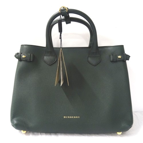 394 - NEW AND UNUSED BURBERRY MEDIUM BANNER BAG
in dark bottle green leather and signature check, with fit... 