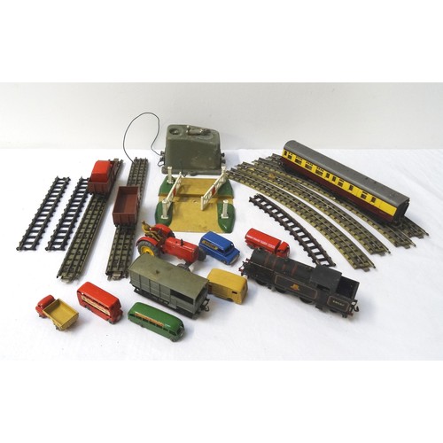 416 - SELECTION OF HORNBY DUBLO RAILWAY TRACK
OO gauge, boxed Tri-Ang Shell wagon, junction signals boxed,... 