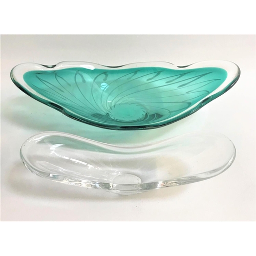 168 - TWO PIECES OF SCANDINAVIAN GLASSWARE
comprising a Norwegian Magnor green glass bowl with white line ... 