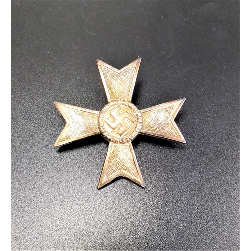 302 - NAZI WAR MERIT CROSS 1st CLASS
without swords, in a fitted velvet lined case