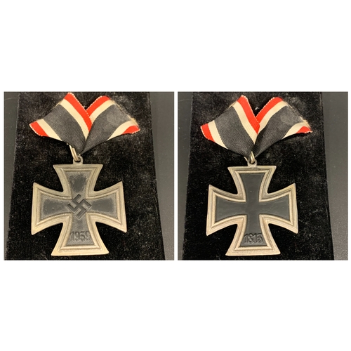 495 - WWII GERMAN NAZI THIRD REICH IRON CROSS
centered with a swastika and marked 1939 and the back 1813, ... 