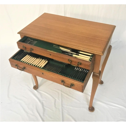 205 - MAHOGANY TABLE CANTEEN OF SILVER PLATED CUTLERY
in the 'Old English' pattern with twelve place setti... 