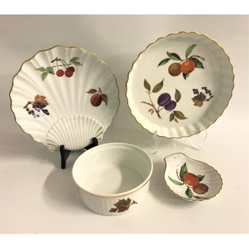 243 - SELECTION OF ROYAL WORCESTER
including a flan dish, small circular pie dish, a large and a small sca... 