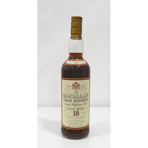 689 - MACALLAN GRAN RESERVA 18YO - 1980
A rare and sought after bottle of the famous Macallan 18 Year Old ... 