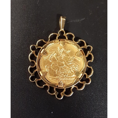 100 - VICTORIA SOVERIGN COIN
dated 1901, in pierced nine carat gold pendant mount, total weight approximat... 