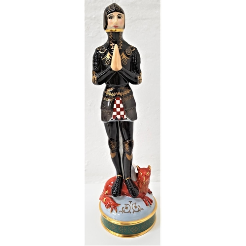 164 - ROYAL DOULTON FIGURE FROM THE AGE OF CHIVALRY COLLECTION 'SIR THOMAS' 
HN2372, limited edition numbe... 
