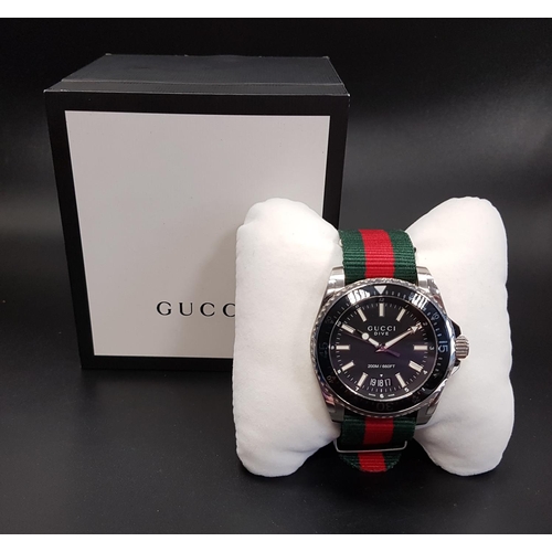 72 - GENTLEMEN'S GUCCI DIVE CALENDAR WRISTWATCH
the black dial with luminous baton five minute markers an... 