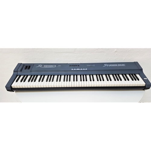 515 - STUDIOLOGIC ELECTRIC KEYBOARD
model SL-990XP