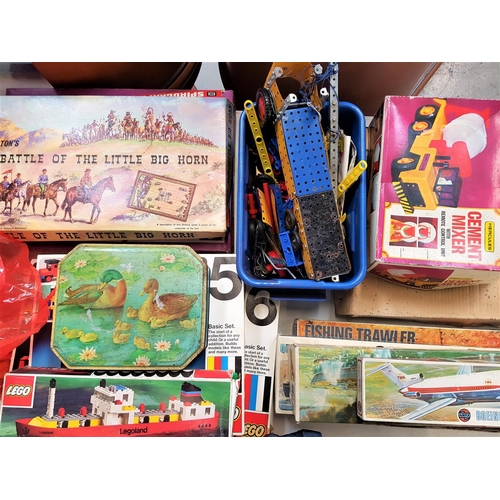 413 - LARGE SELECTION OF VINTAGE TOYS
including Lego boxed basic set 5 and 6, various boxed Spirograph set... 