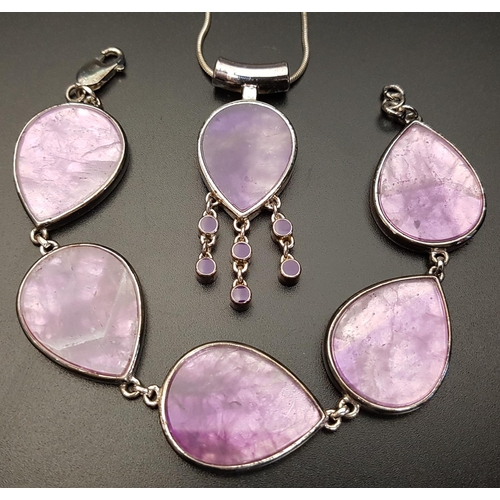 135 - AGATE AND SILVER BRACELET AND MATCHING PENDANT
the bracelet with pear shaped foil backed agate links... 
