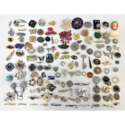 121 - LARGE SELECTION OF MOSTLY VINTAGE BROOCHES
of various sizes and designs, including mother of pearl, ... 