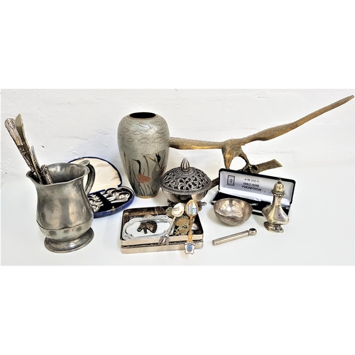 291 - MIXED LOT OF METALWARE AND COLLECTABLES
including a pewter tankard, rodeo belt buckle, pewter oval b... 